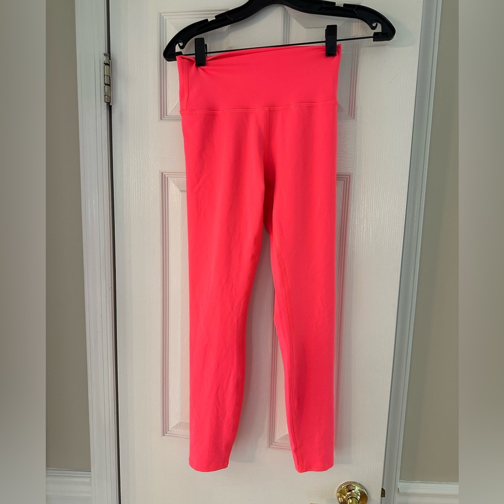NWOT Alo Yoga Fluorescent Pink Leggings